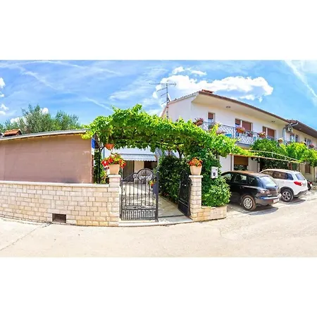 Eufemia-1 By Interhome Vakantiehuis Pula