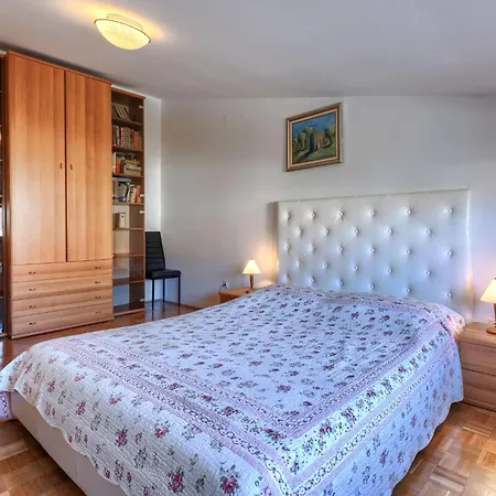 Holiday Home Eufemia-1 By Interhome Semesterbostad Pula