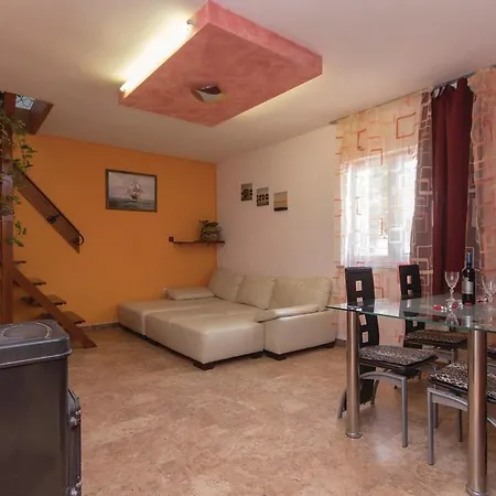 Eufemia-1 By Interhome בית נופש פולה