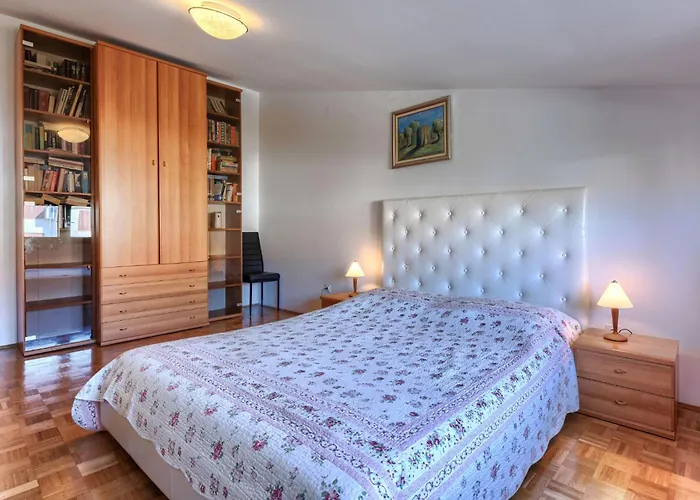 Eufemia-1 By Interhome Ferienhaus Pula