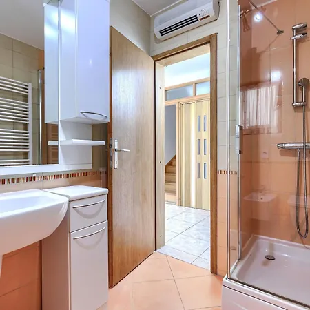 Nyaraló Eufemia-1 By Interhome Póla