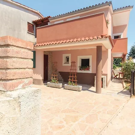 Nyaraló Eufemia-1 By Interhome Póla